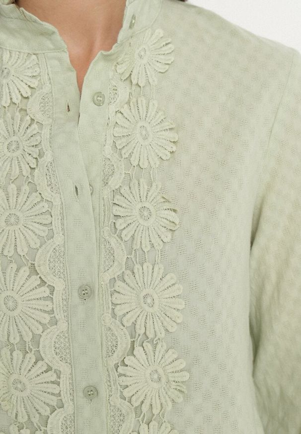 Born2be - Zielona Koszula z Koronką Abbissa. Kolor: zielony. Materiał: koronka. Długość rękawa: długi rękaw. Długość: długie. Wzór: koronka
