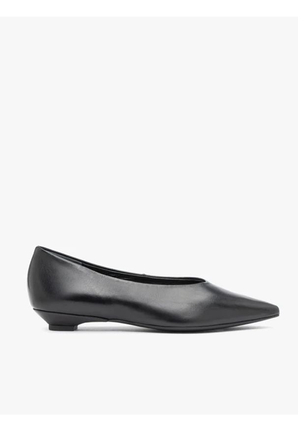 Ryłko - Czarne baleriny z noskiem w szpic. Okazja: na co dzień. Kolor: czarny. Materiał: skóra. Wzór: gładki. Styl: elegancki, street, casual