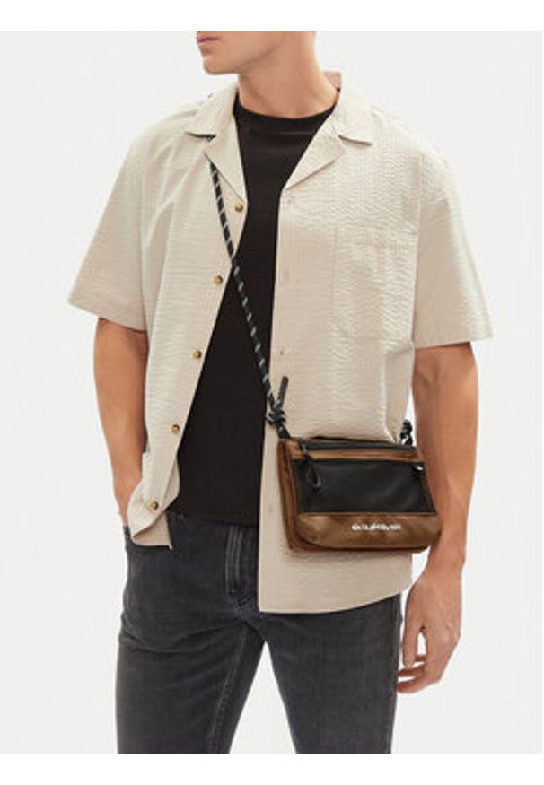 Quiksilver Saszetka QUIC-M-006-07 Brązowy. Kolor: brązowy. Materiał: materiał