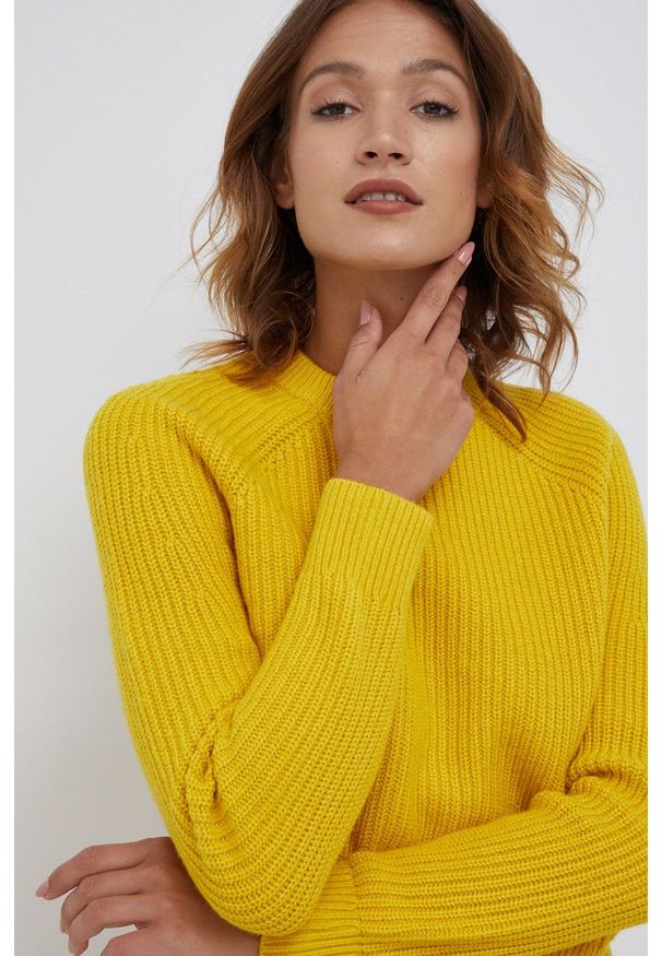 Calvin Klein Sweter wełniany damski kolor żółty. Okazja: na co dzień. Kolor: żółty. Materiał: wełna. Długość rękawa: długi rękaw. Długość: długie. Styl: casual