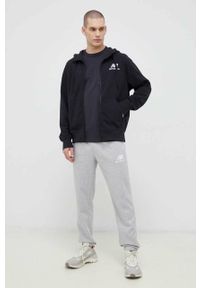 New Balance spodnie dresowe kolor szary z nadrukiem MP31539AG-9AG. Kolor: szary. Materiał: dresówka. Wzór: nadruk #4