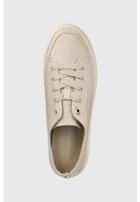 TOMMY HILFIGER - Tommy Hilfiger tenisówki damskie kolor beżowy. Nosek buta: okrągły. Zapięcie: sznurówki. Kolor: beżowy. Materiał: guma. Obcas: na platformie
