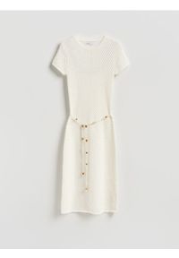 Reserved - Dzianinowa sukienka z paskiem - kremowy. Kolor: kremowy. Materiał: dzianina #1