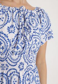 Born2be - Niebiesko-Biała Rozkloszowana Sukienka z Bawełną i Abstrakcyjnym Wzorem Ldivoria. Okazja: na spacer, na imprezę. Kolor: niebieski. Materiał: bawełna. Styl: elegancki #7