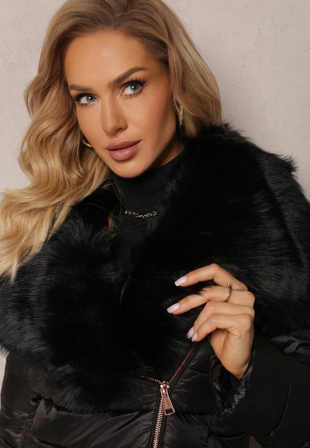 Renee - Czarna Długa Kurtka Ozdobiona Futerkiem na Kołnierzu i Pikowaniem Novenna. Kolor: czarny. Materiał: futro. Długość: długie. Wzór: aplikacja