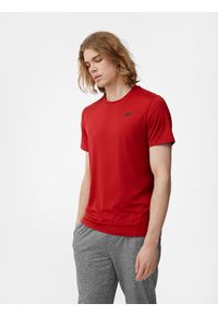 4f - Koszulka treningowa szybkoschnąca męska. Kolor: czerwony. Materiał: dzianina, włókno, skóra. Sport: fitness