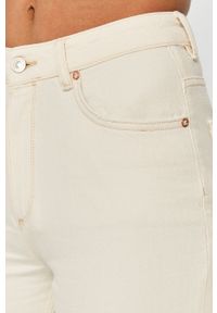 AllSaints - Jeansy Cali. Kolor: kremowy. Materiał: jeans. Wzór: gładki #4