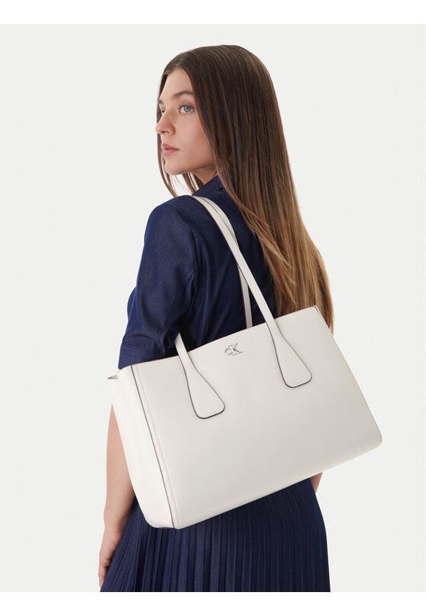 Calvin Klein Torebka Ck Medium Work Tote LV04F3442G Biały. Kolor: biały. Materiał: skórzane