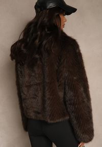 Renee - Brązowa Klasyczna Kurtka Futerko z Zapięciem na Zamek Błyskawiczny Tuswella. Kolor: brązowy. Materiał: futro. Styl: klasyczny #5