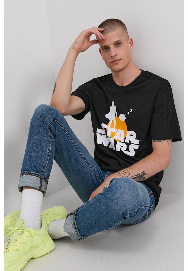 Adidas - adidas - T-shirt bawełniany x Star Wars. Okazja: na co dzień. Kolor: czarny. Materiał: bawełna. Wzór: motyw z bajki. Styl: casual