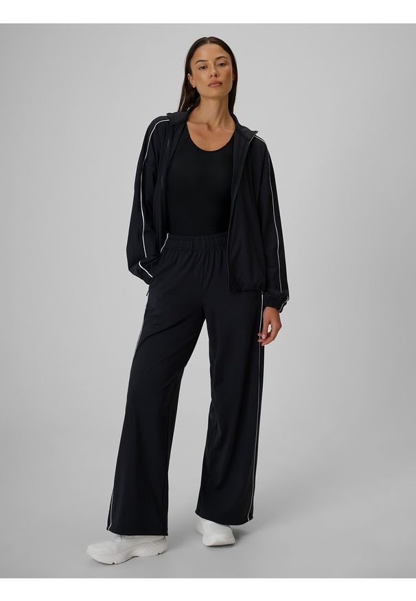 4f - 4F Bluza dresowa loose bez kaptura damska - czarna XS. Typ kołnierza: bez kaptura. Kolor: czarny. Materiał: dresówka. Styl: sportowy