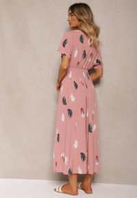 Renee - Ciemnoróżowa Sukienka Namsilone. Typ kołnierza: dekolt w serek. Kolor: różowy. Długość rękawa: krótki rękaw. Styl: elegancki #5