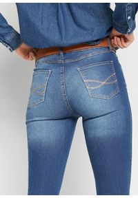 bonprix - Dżinsy Skinny, mid waist ze stretchem, Skinny. Kolor: niebieski