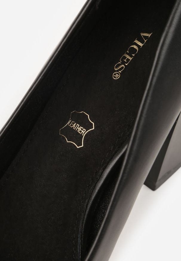 Born2be - Czarne Czółenka Vices na Klockowym Obcasie z Wkładką ze Skóry Naturalnej Essenia. Okazja: na randkę. Kolor: czarny. Materiał: skóra. Obcas: na obcasie. Wysokość obcasa: średni