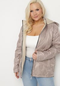 Born2be - Ciemnobeżowa Kurtka Dwustronna z Odpinanym Kapturem Frolbia. Okazja: na co dzień. Kolor: beżowy. Materiał: jeans. Wzór: gładki. Styl: elegancki, casual, klasyczny