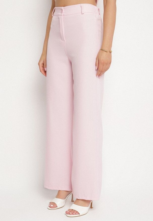 Born2be - Różowy Komplet Garniturowy Kamizelka z Ozdobnymi Guzikami i Spodnie Filuenna. Kolor: różowy