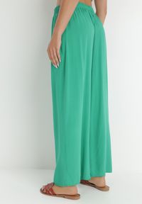 Born2be - Zielone Spodnie Sharrill. Kolor: zielony. Materiał: wiskoza. Długość: długie. Wzór: jednolity, aplikacja, gładki. Styl: elegancki #3
