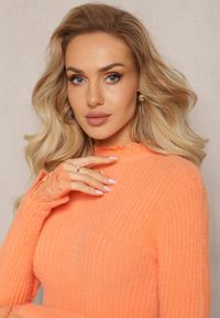 Renee - Pomarańczowy Wełniany Golf z Elastycznej Dzianiny Starbana. Typ kołnierza: golf. Kolor: pomarańczowy. Materiał: wełna, dzianina. Wzór: koronka #3