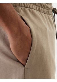 EA7 Emporio Armani Szorty sportowe 7M001315 AF13512 Beżowy Regular Fit. Kolor: beżowy. Materiał: bawełna. Styl: sportowy #3