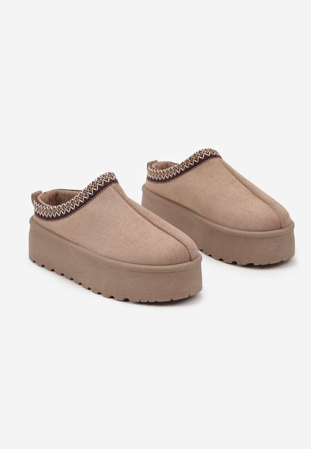 Born2be - Ciemnobeżowe Śniegowce na Grubej Podeszwie z Niską Cholewką Lotitha. Okazja: na spacer. Wysokość cholewki: przed kostkę. Kolor: beżowy. Materiał: dzianina, puch. Szerokość cholewki: normalna