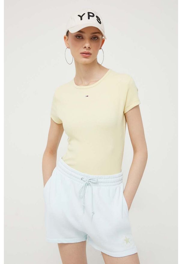 Tommy Jeans t-shirt damski kolor żółty. Okazja: na co dzień. Kolor: żółty. Materiał: bawełna, dzianina, prążkowany. Wzór: aplikacja. Styl: casual