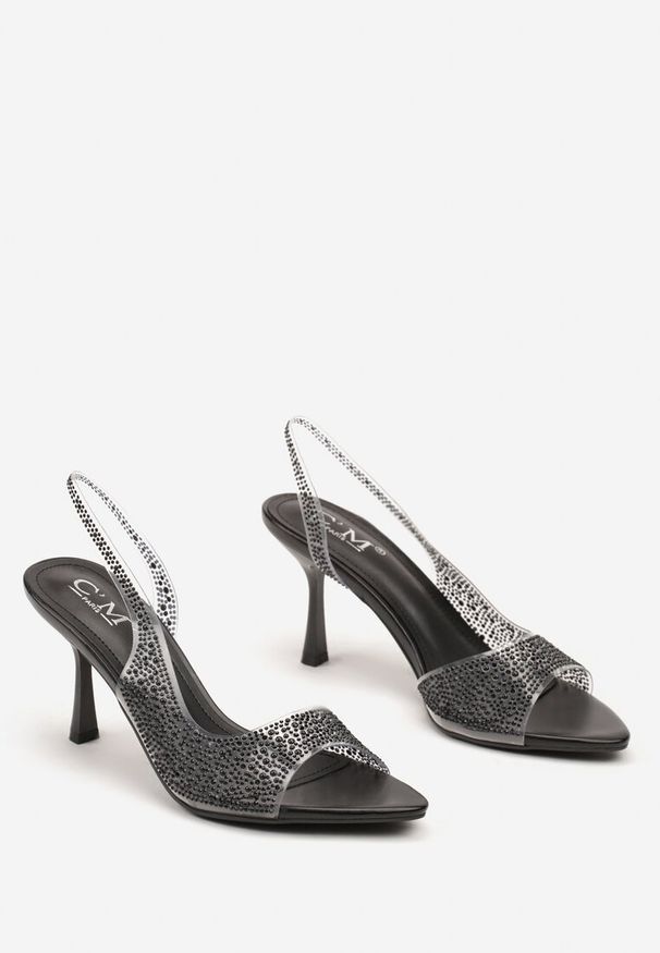 Born2be - Czarne Sandały na Niskim Obcasie z Otwatrym Noskiem i Cyrkoniami Rialia. Okazja: na co dzień. Nosek buta: otwarty. Kolor: czarny. Sezon: lato. Obcas: na obcasie. Styl: elegancki, casual, wizytowy. Wysokość obcasa: niski