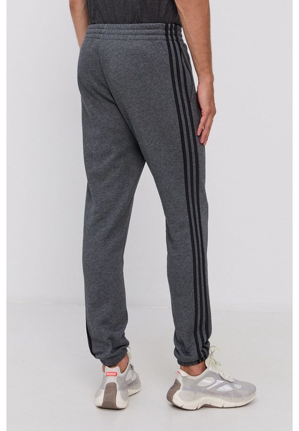 Adidas - adidas Spodnie męskie kolor szary z aplikacją. Kolor: szary. Materiał: materiał, bawełna, dzianina. Wzór: aplikacja