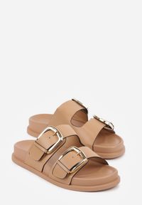 Renee - Ciemnobeżowe Klapki z Metalicznymi Klamrami Aetheta. Okazja: na spacer. Kolor: beżowy #5