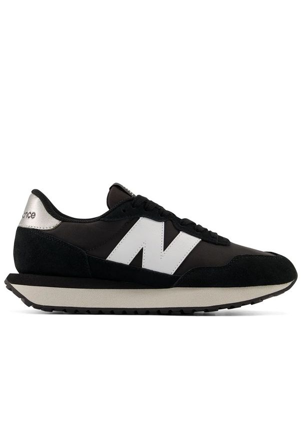 Buty damskie New Balance W23731P - czarne. Kolor: czarny. Materiał: guma, skóra, zamsz, materiał, syntetyk. Szerokość cholewki: normalna