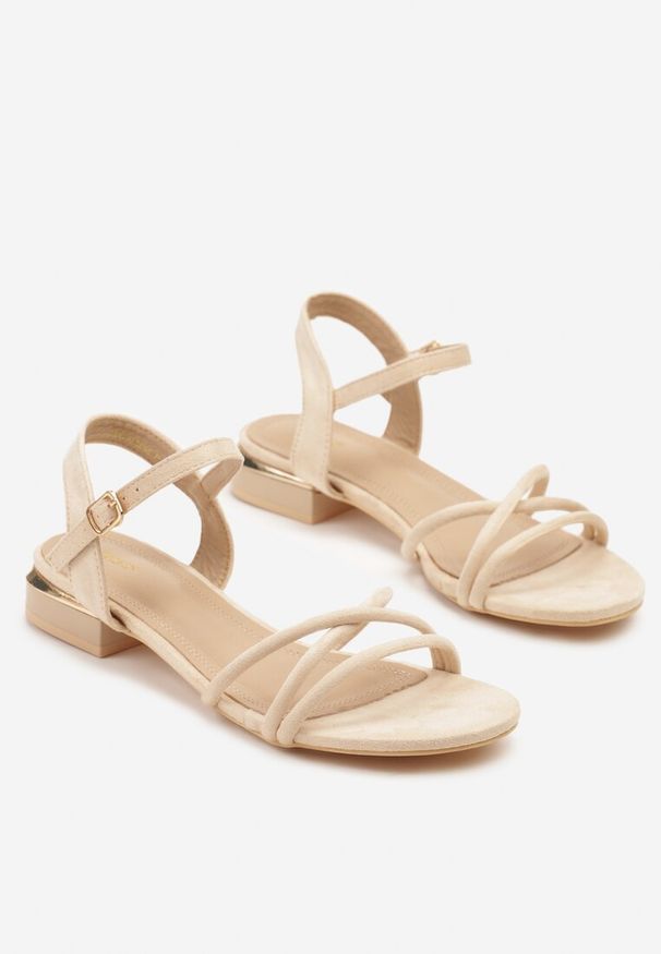 Renee - Beżowe Sandały Vices ze Splecionymi Paskami na Niskim Słupku Lunitelia. Okazja: na co dzień. Zapięcie: pasek. Kolor: beżowy. Wzór: paski. Obcas: na słupku. Styl: casual, klasyczny