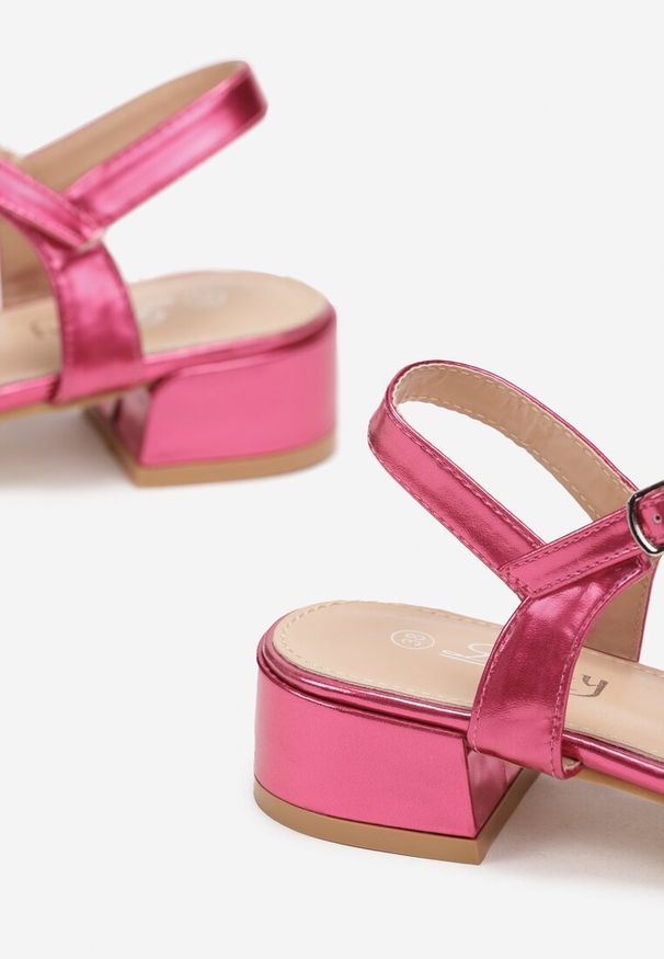 Born2be - Fuksjowe Sandały na Niskim Słupku z Cyrkoniami Neomena. Okazja: na co dzień. Kolor: różowy. Obcas: na słupku. Styl: elegancki, casual