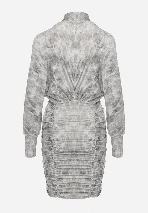 Born2be - Szara Sukienka z Wiskozą o Nietoperzowych Rękawach ze Stójką i Marszczonym Dołem Riattina. Okazja: na randkę, na co dzień, na imprezę. Typ kołnierza: kołnierzyk stójkowy. Kolor: szary. Materiał: wiskoza. Typ sukienki: oversize. Styl: casual, klasyczny, elegancki, wizytowy