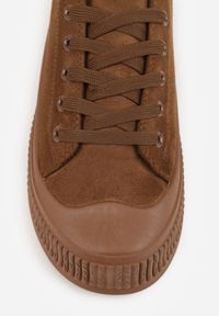 Born2be - Brązowe Trampki z Imitacji Zamszu z Nieregularną Podeszwą ze Żłobieniami Naranatea. Okazja: na co dzień, na randkę. Kolor: brązowy. Materiał: zamsz. Szerokość cholewki: normalna. Styl: casual #9