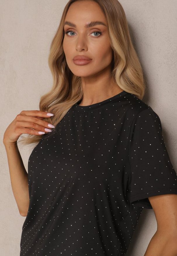 Renee - Czarny T-shirt z Wiskozą Ozdobiony Cyrkoniami Sanelisea. Okazja: na co dzień. Kolor: czarny. Materiał: wiskoza. Wzór: aplikacja. Sezon: lato, wiosna. Styl: casual
