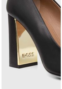 BOSS czółenka skórzane Vivian kolor czarny na słupku 50498807. Kolor: czarny. Materiał: skóra. Obcas: na słupku. Wysokość obcasa: średni #5