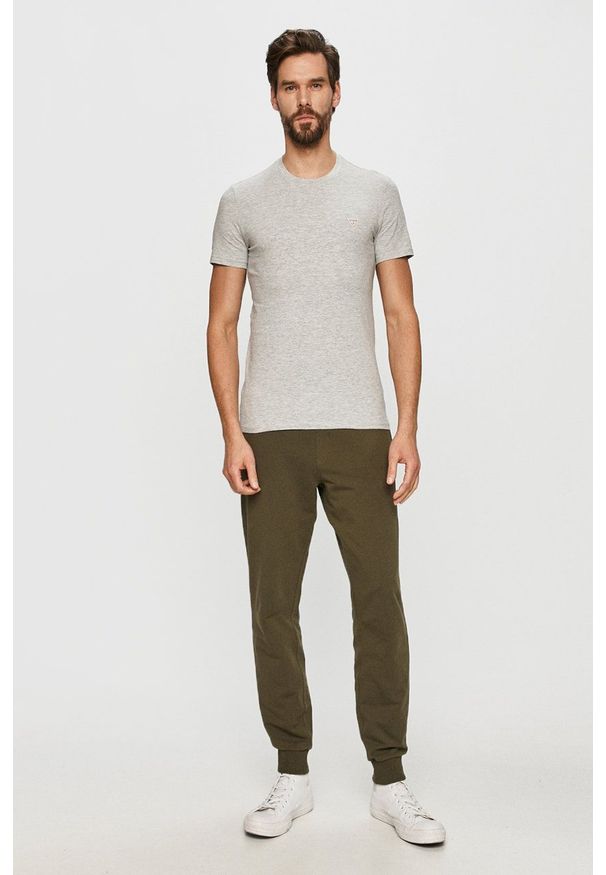 Guess - T-shirt. Okazja: na co dzień. Kolor: szary. Wzór: aplikacja. Styl: casual