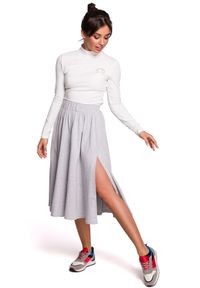 BE - Rozkloszowana spódnica midi z rozcięciem z boku. Materiał: bawełna, dzianina, materiał, elastan. Styl: sportowy