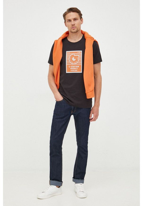G-Star RAW - G-Star Raw bluza męska kolor pomarańczowy z kapturem gładka. Okazja: na co dzień. Typ kołnierza: kaptur. Kolor: pomarańczowy. Materiał: włókno, materiał, dzianina. Wzór: gładki. Styl: casual