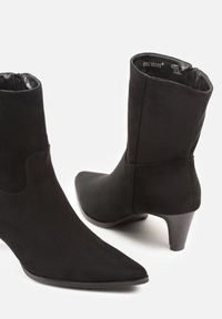 Renee - Czarne Botki na Stożku z Imitacji Zamszu Avinella. Okazja: na co dzień. Kolor: czarny. Materiał: zamsz. Obcas: na stożku. Styl: casual. Wysokość obcasa: średni