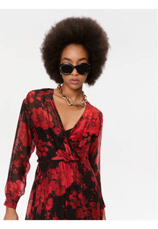 Liu Jo Sukienka codzienna CF3337 T3079 Czerwony Regular Fit. Okazja: na co dzień. Kolor: czerwony. Materiał: jedwab, wiskoza. Typ sukienki: proste. Styl: casual