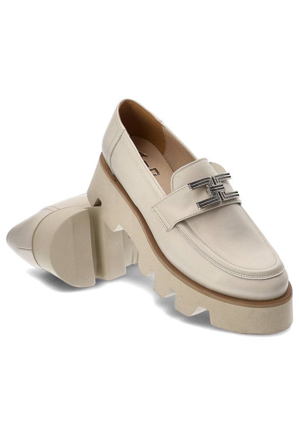 Beżowe Półbuty Karino Modne Skórzane Buty Damskie. Okazja: na co dzień. Zapięcie: bez zapięcia. Kolor: beżowy. Materiał: skóra. Szerokość cholewki: normalna. Obcas: na obcasie. Styl: wizytowy, casual, elegancki. Wysokość obcasa: średni