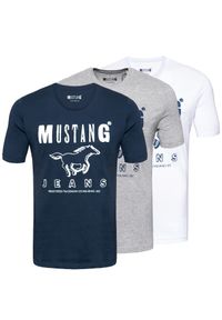 Mustang - MUSTANG T SHIRT BASIC PRINT TEE MID GREY MELANGE 1008372 4140. Okazja: na co dzień, na uczelnię. Materiał: dzianina, jeans, bawełna. Długość rękawa: krótki rękaw. Długość: krótkie. Wzór: nadruk. Sezon: lato. Styl: casual, klasyczny, elegancki