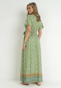 Born2be - Zielona Sukienka z Wiskozy w Etno Wzór z Gumką i Paskiem w Talii Lucassa. Kolor: zielony. Materiał: wiskoza. Styl: etno #2