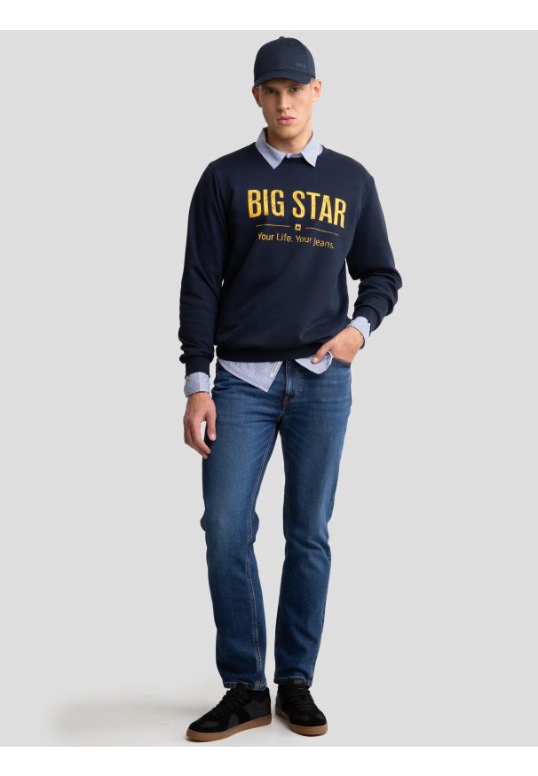 Big-Star - Bluza męska z logo BIG STAR granatowa Setor 403. Kolor: niebieski. Materiał: dresówka, jeans, bawełna. Wzór: nadruk, ze splotem