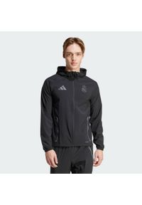 Adidas - Real Madrid Tiro 25 Competition Vis Tech Travel Jacket. Kolor: czarny. Materiał: materiał. Sport: piłka nożna #1