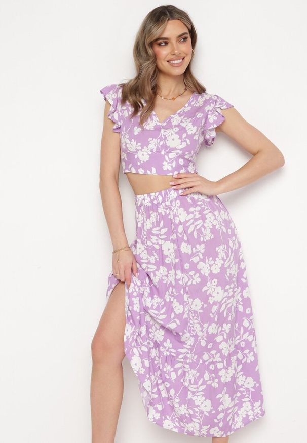 Born2be - Fioletowy Komplet z Wiskozy w Kwiaty Bluzka i Spódnica z Falbaną Pietelle. Kolor: fioletowy. Materiał: wiskoza. Wzór: kwiaty