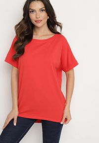 Born2be - Czerwony T-shirt Ammi. Kolor: czerwony. Materiał: bawełna, elastan, dzianina. Długość rękawa: krótki rękaw. Długość: krótkie