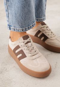 Renee - Beżowe Sneakersy Skórzane w Stylu Tenisówek z Geometrycznym Wzorem Eshiryla. Okazja: na co dzień. Kolor: beżowy. Materiał: skóra. Wzór: geometria #9