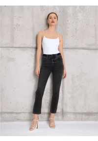 Sinsay - Jeansy straight mid waist - czarny. Kolor: czarny #1