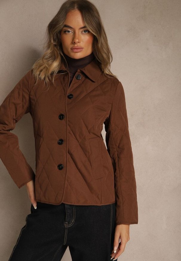 Renee - Brązowa Koszulowa Kurtka Ozdobiona Pikowaniem i Pagonami Avadvira. Okazja: na co dzień. Kolor: brązowy. Materiał: jeans. Wzór: aplikacja. Styl: casual, elegancki